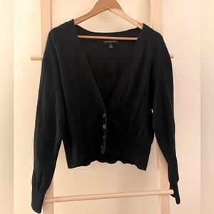 Black cropped cardigan. Banana Republic Size XL.